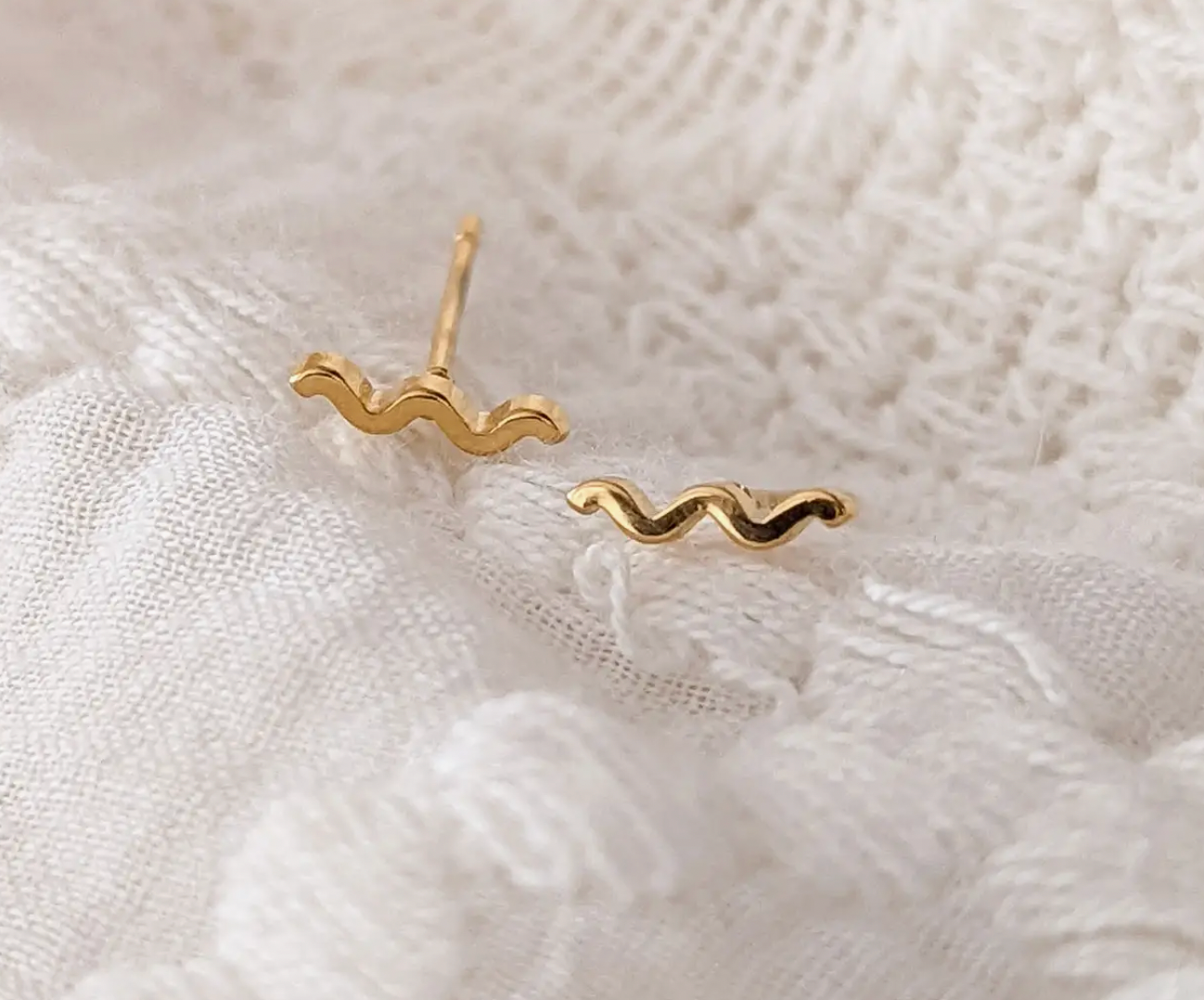 Beach Waves - stud earring  Gold plated