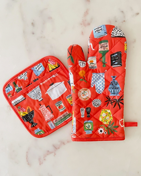 Kitchen Shelf Oven Mitt + Pot Holder Set