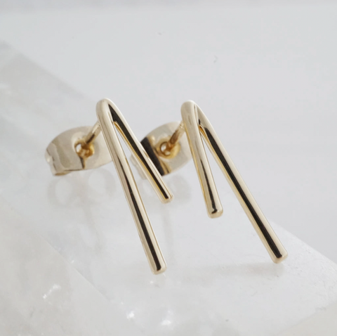 Lucy Bar Studs Gold