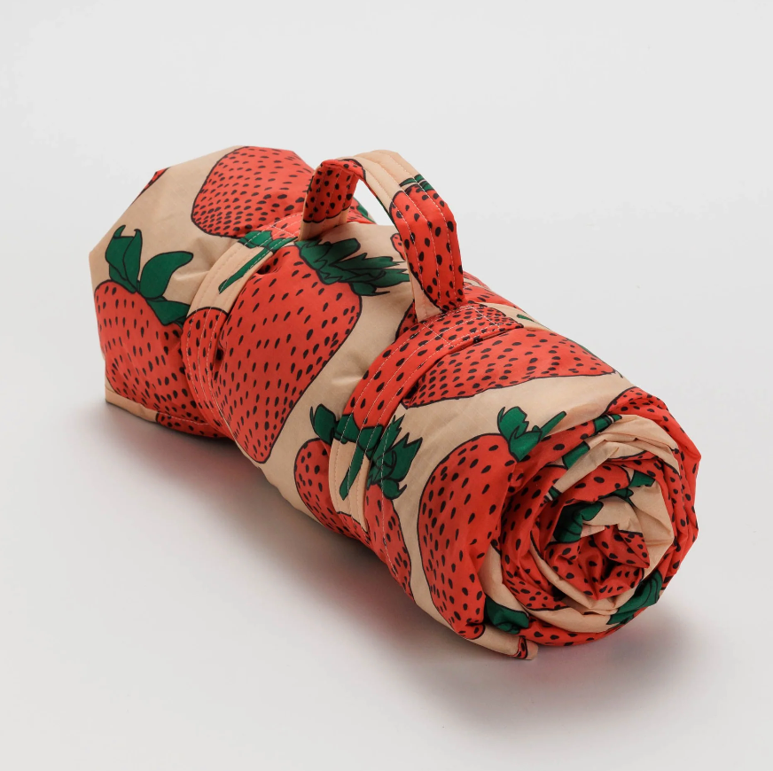 Baggu Puffy Picnic Blanket - Strawberry