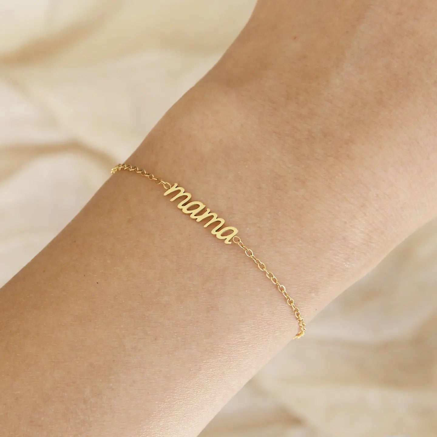 Mama Bracelet (Script)