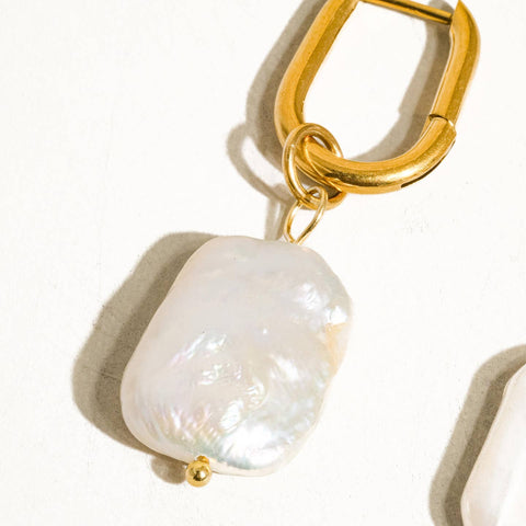 Zaina Classic Pearl Earring