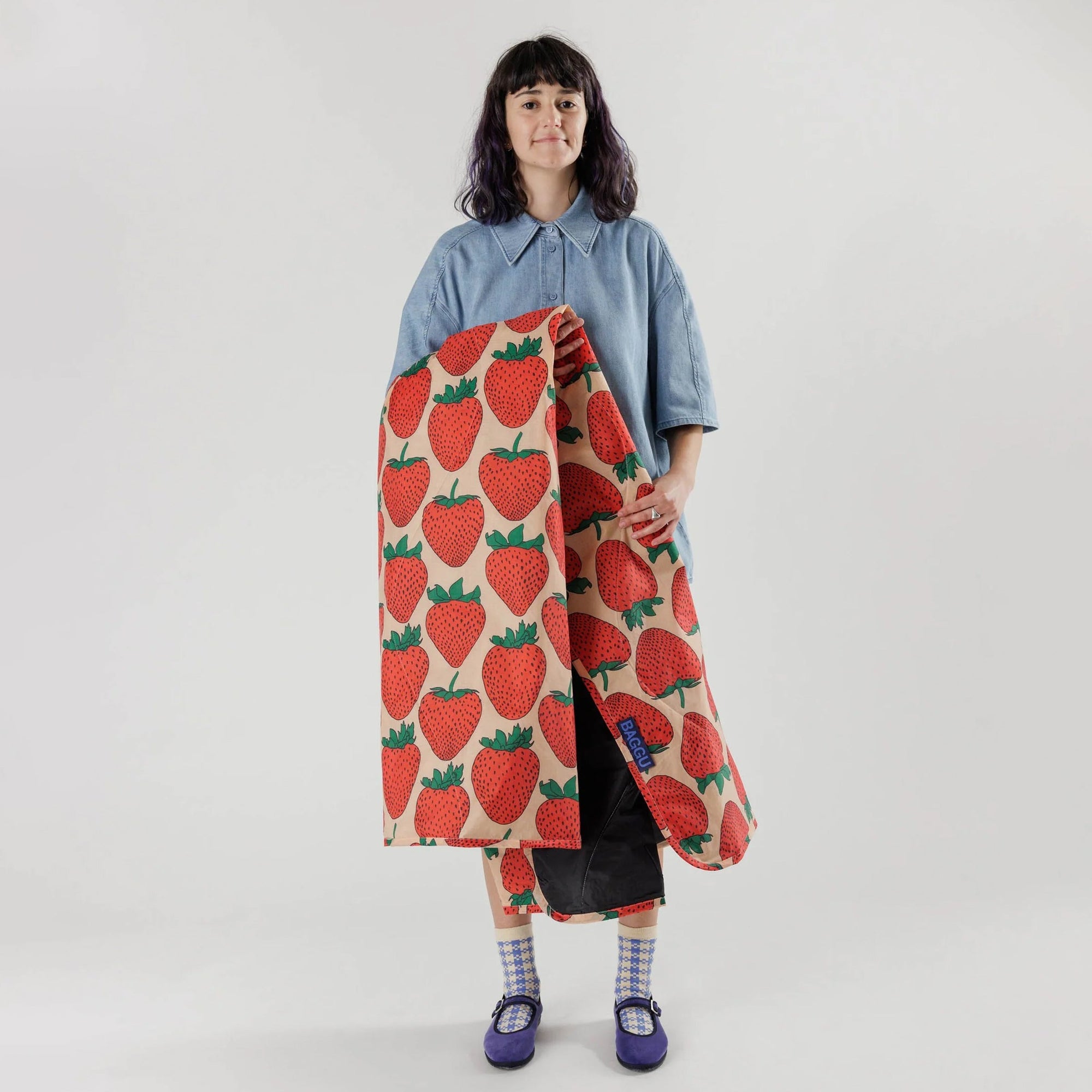 Baggu Puffy Picnic Blanket - Strawberry