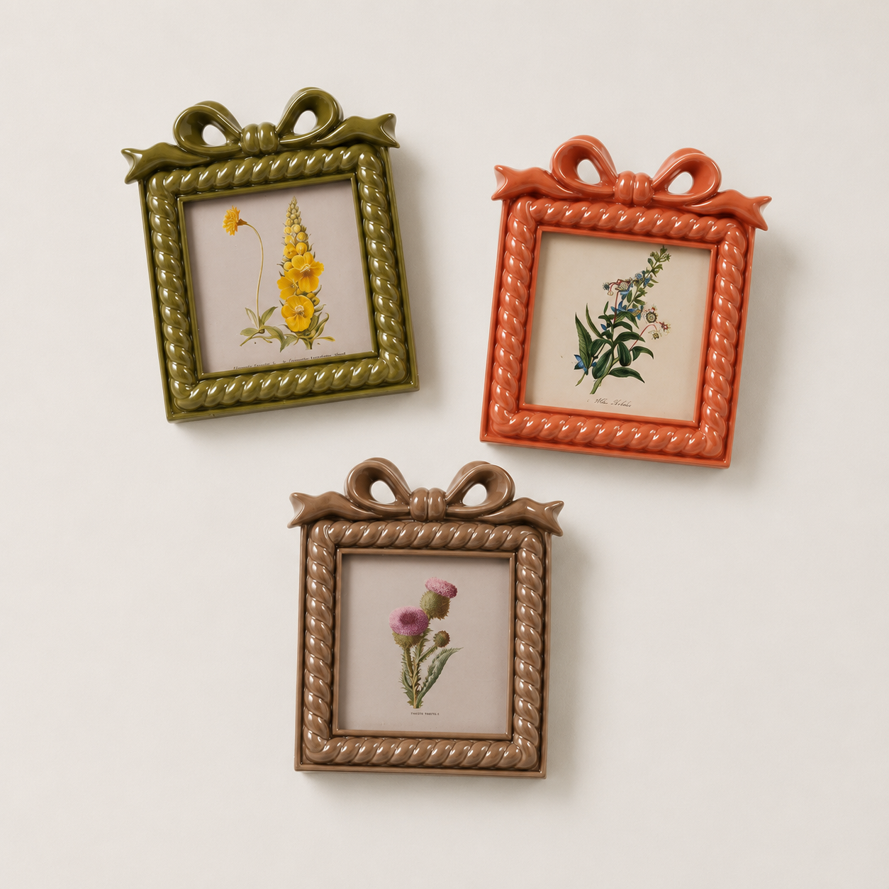 Resin Photo Frame w/Bow