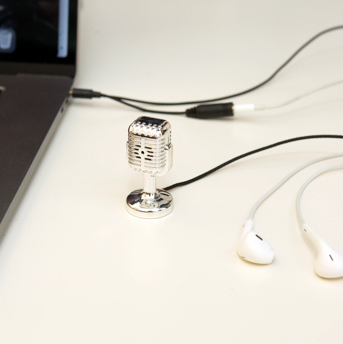 Mini Retro Microphone – Stay Forever