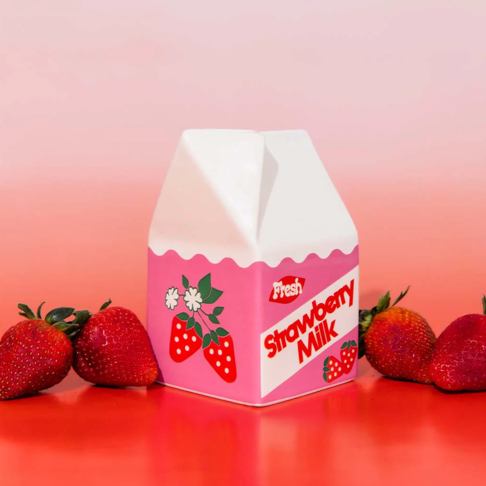 Strawberry Vase Milk