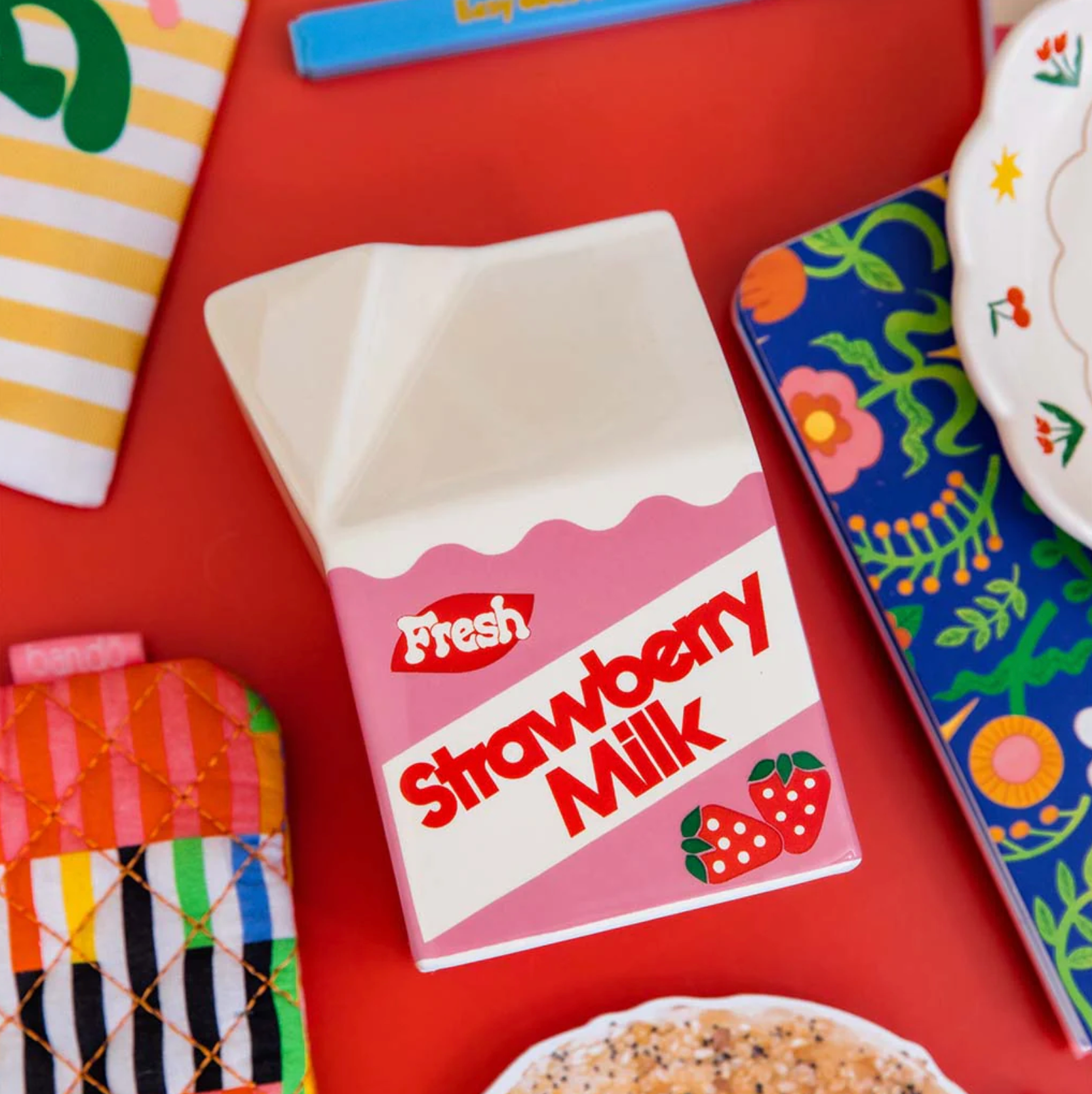 Strawberry Vase Milk