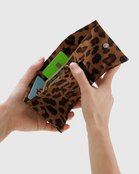Snap Wallet Leopard
