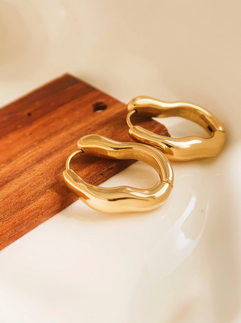Darcy 18K Gold Non-Tarnish Oval Hoop Earring Yellow Gold