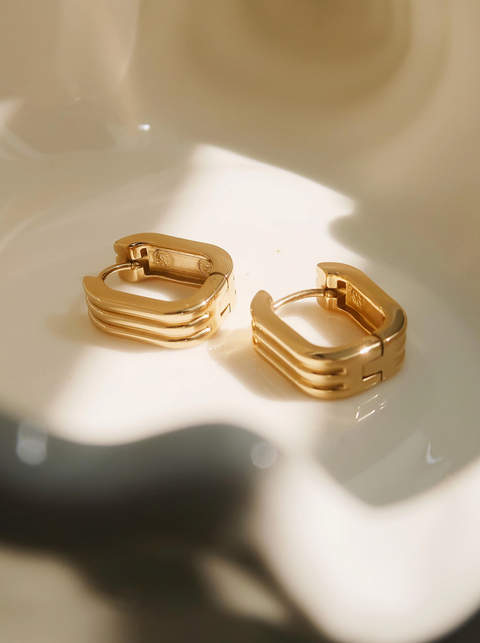 Noa 18K Gold Non-Tarnish Stripe Hoop Earring Yellow Gold
