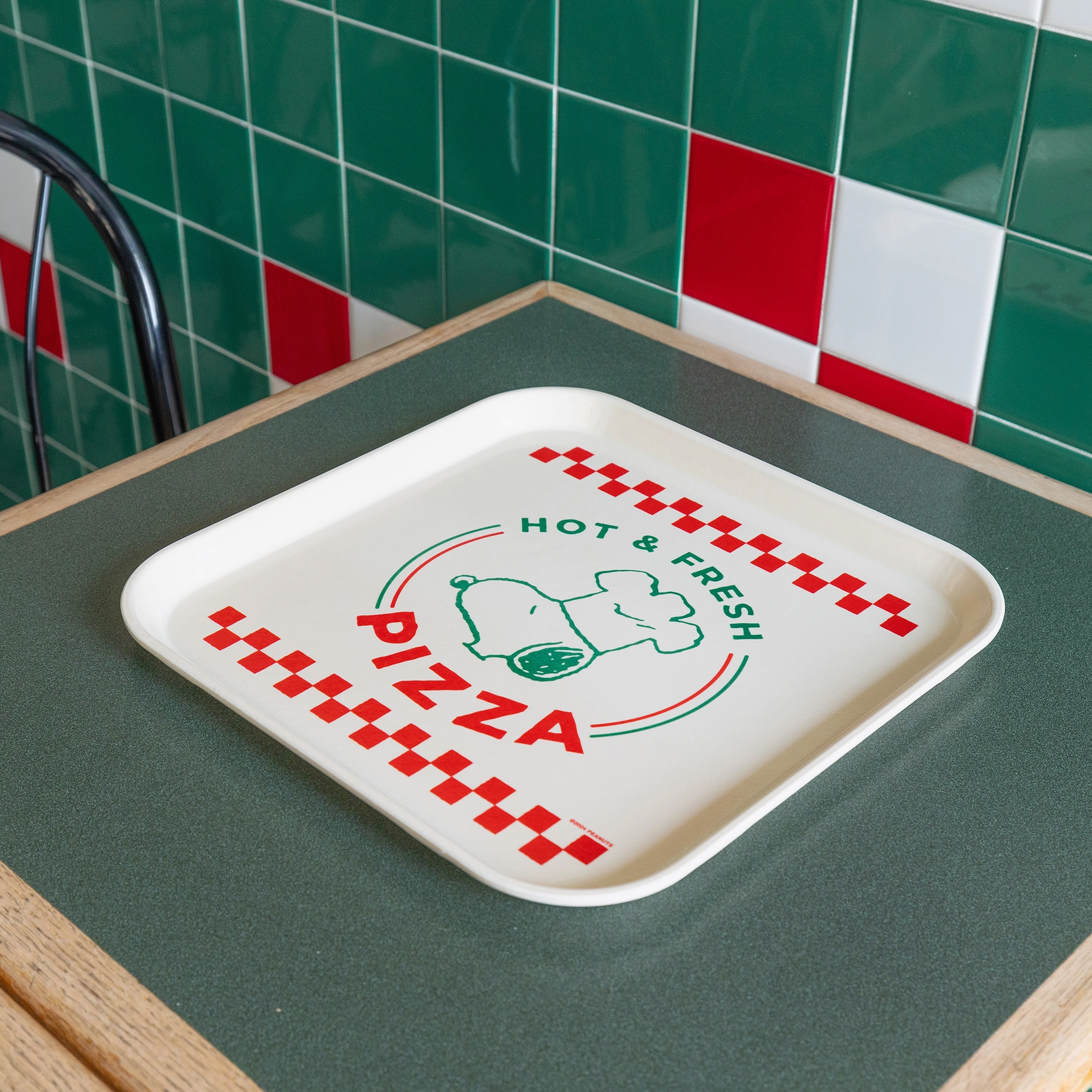 Peanuts® - Snoopy Pizza Tray