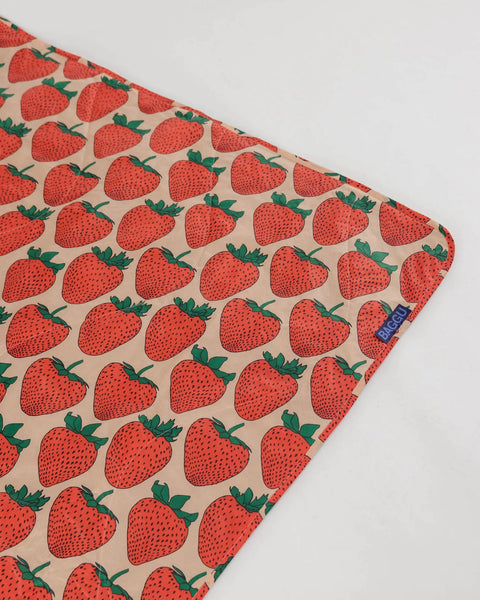 Baggu | Puffy Picnic Blanket - Strawberry