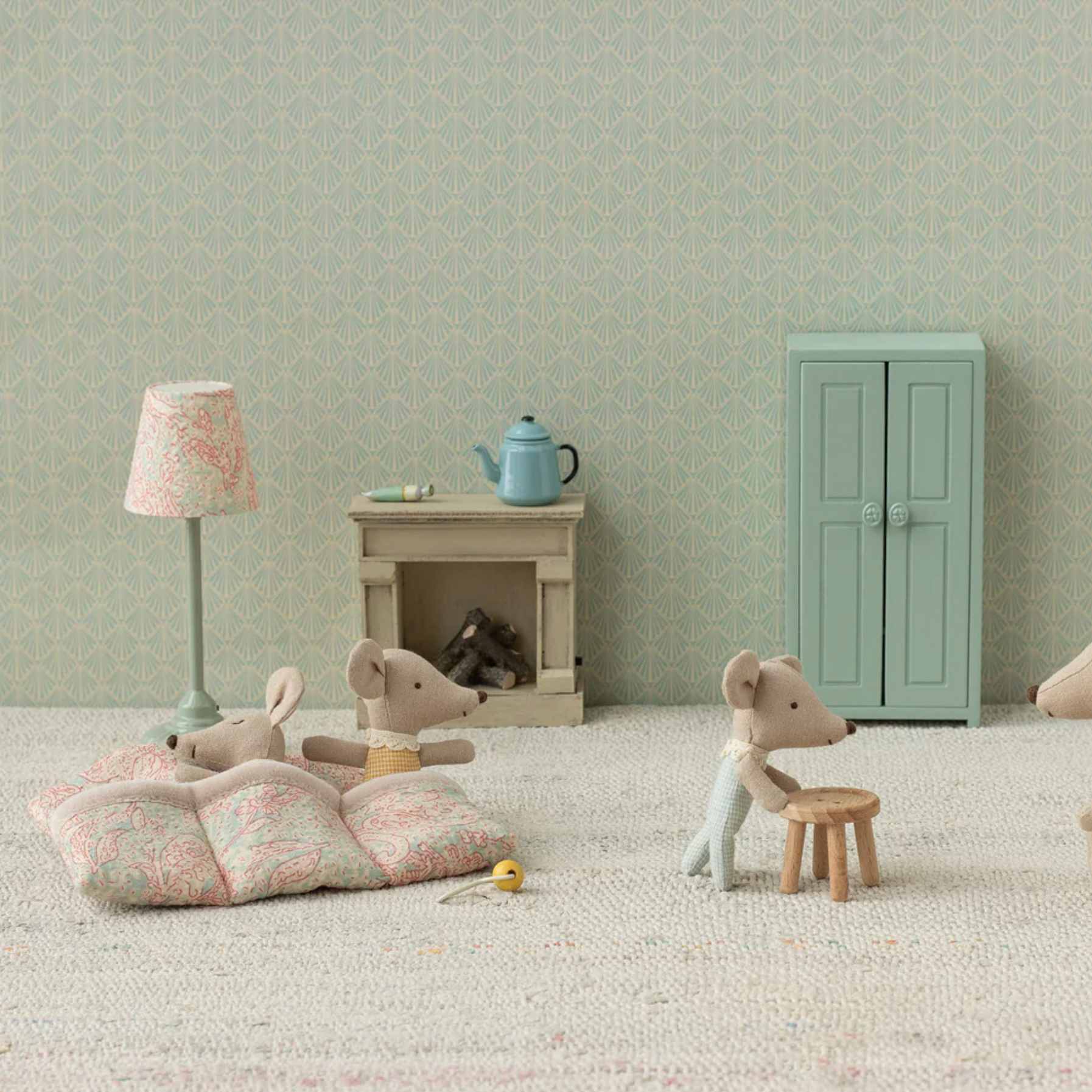 Triplets, Baby mice in matchbox